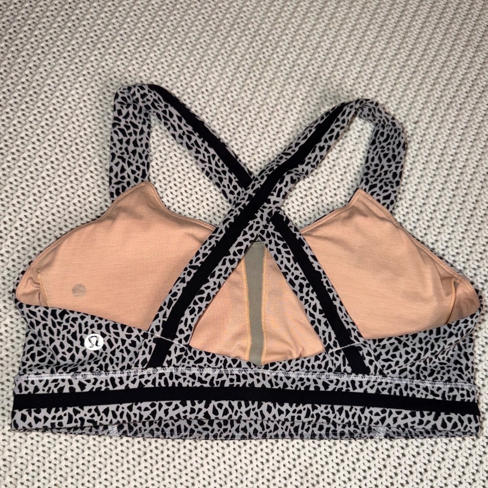 Lululemon Energy Bra black white Print Geometric Crossback Size 8 with Pads